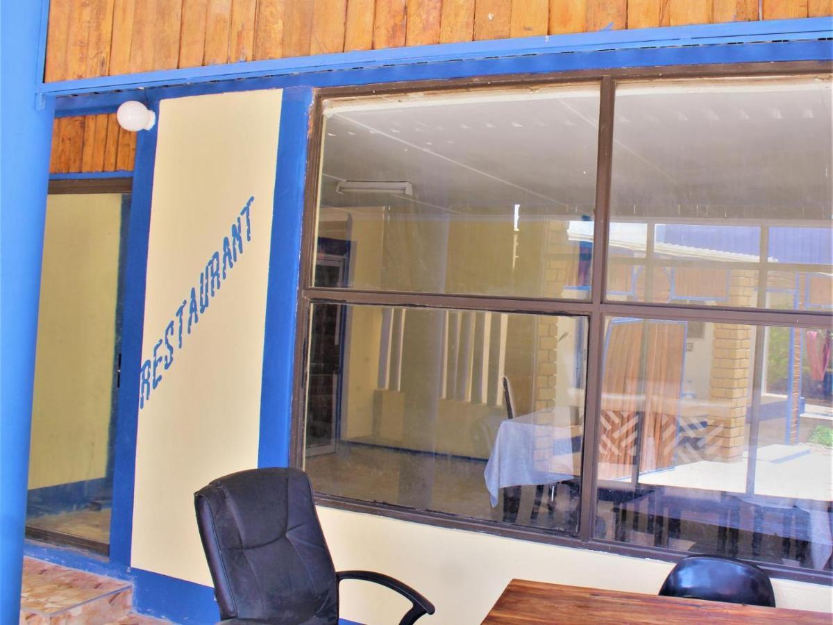 P Wake Guesthouse Opuwo Bagian luar foto