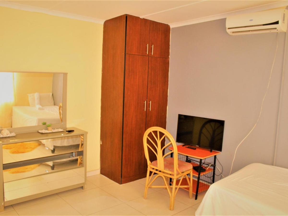 P Wake Guesthouse Opuwo Ruang foto