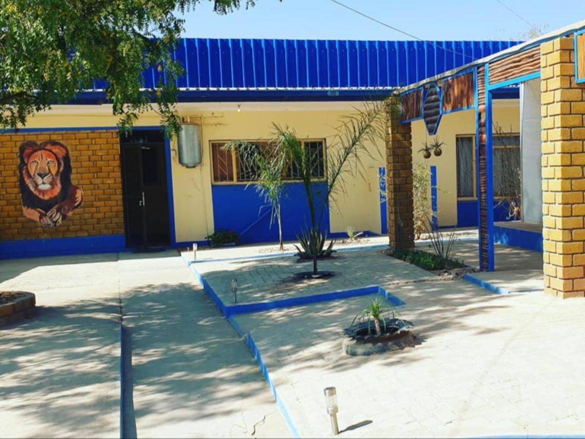 P Wake Guesthouse Opuwo Bagian luar foto